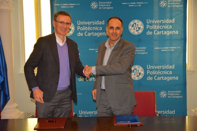 Firma del convenio entre UPCT y Frumecar