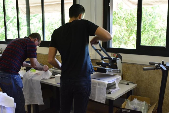 Imagen de uno de los talleres de Serigrafía realizados por Cáritas Diocesana de Granada
