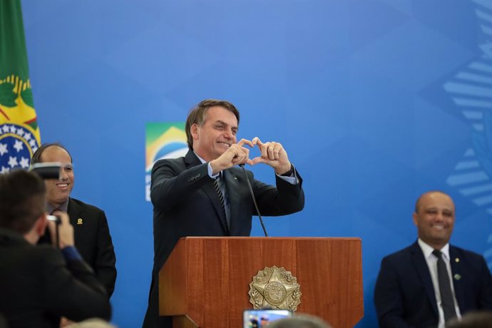 Brasil.- Bolsonaro dice respetar la separación de poderes y se desmarca de las p