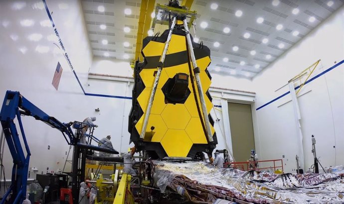 Telescopio espacial James Webb completamente ensamblado