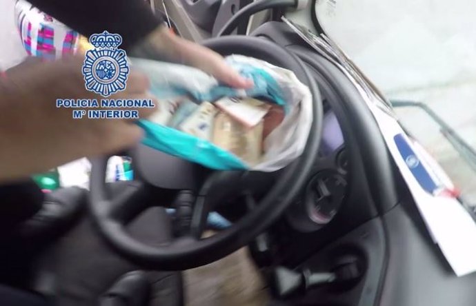 Un agente de la UDYCO en Bilbao interviene dinero procedente del tráfico de drogas