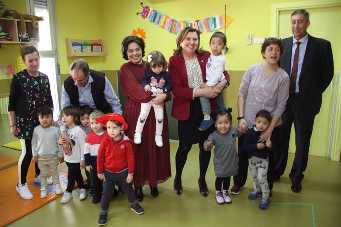 La consejera de Eduación, Rosa Ana Rodríguez, en su visita a una Escuela Infantil de Ciudad Real.