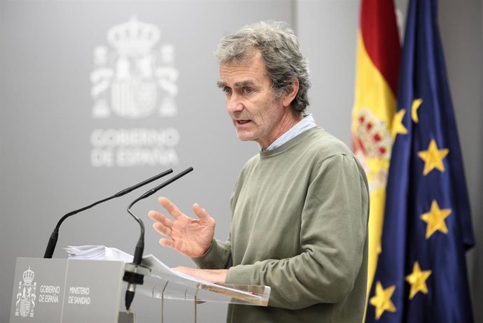 El director del Centro de Coordinación de Alertas y Emergencias Sanitarias, Fernando Simón, comparece tras la reunión del Comité de Seguimiento del coronavirus por los nuevos casos confirmados de pacientes infectados con el virus en Madrid, en el Minist