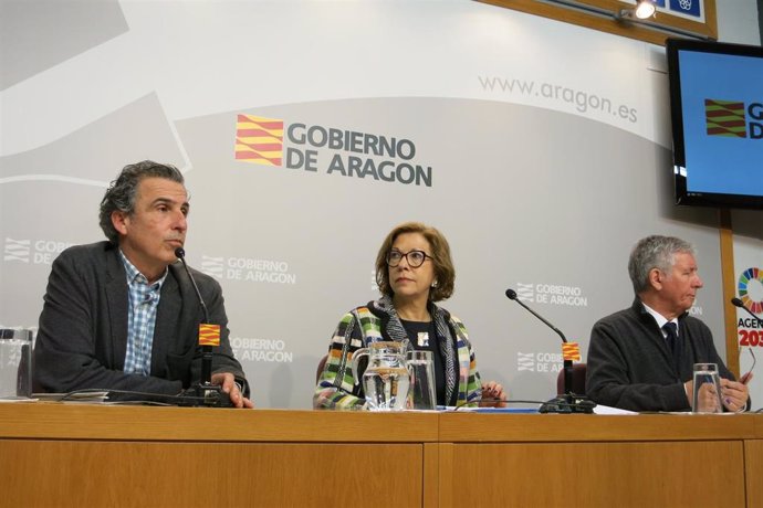 Francisco Javier Falo, Pilar Ventura y Javier Marión, responsables sanitarios en Aragón.