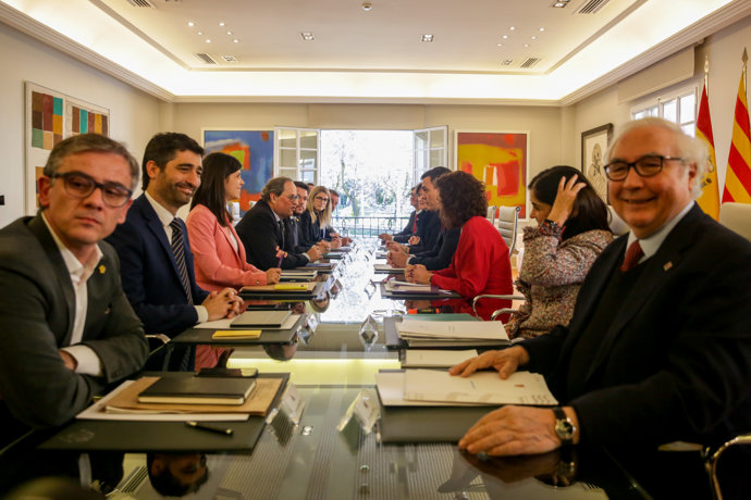 Primera reunión de la mesa de diálogo en el Palacio de la Moncloa, en Madrid (España) a 26 de febrero de 2020.