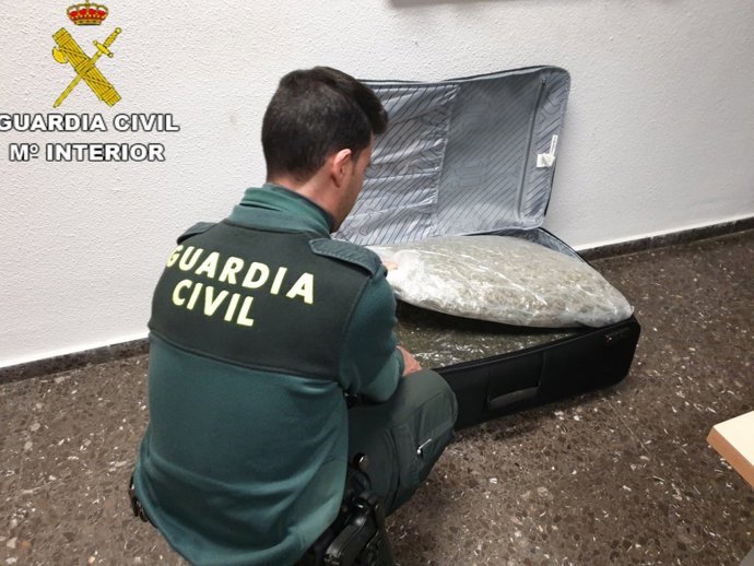LA GUARDIA CIVIL INTERVIENE 20 KILOS DE MARIHUANA EN EL TERMINO MUNICIPAL DE SAGUNTO
