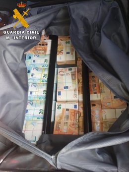 Dinero intervenido por la Guardia Civil