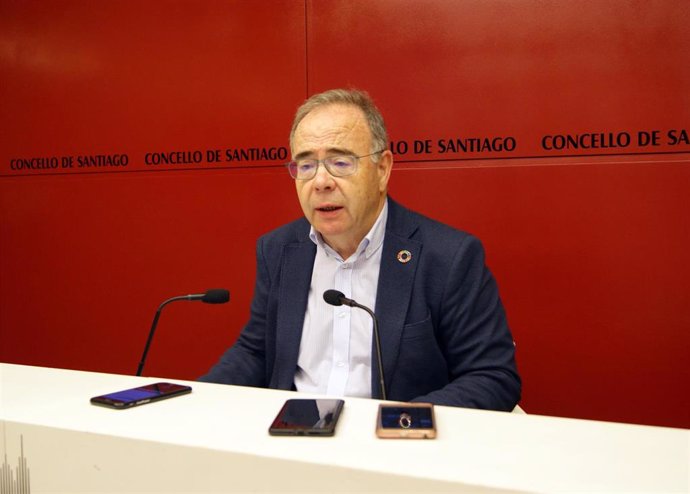 El alcalde de Santiago, Xosé Sánchez Bugallo, en rueda de prensa