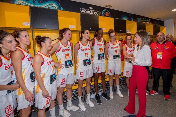 La Reina Letizia con la selección española de baloncesto