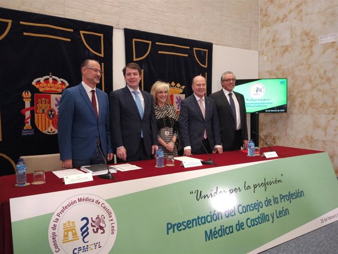 Acto de presentación del Consejo de la Profesión Médica de Castilla y León en las Cortes.