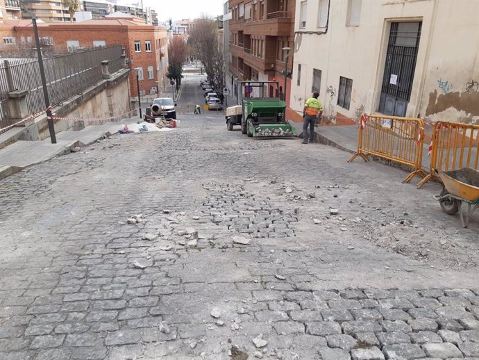Intervención en adoquinado en vías del centro de Jaén 