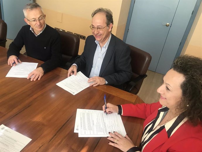 Yolanda Muñoz firma la recepción de las obras de acceso ferroviario a Escombreras