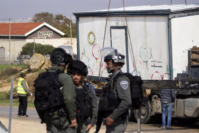 O.Próximo.- Residentes palestinos denuncian un ataque de colonos bajo protección