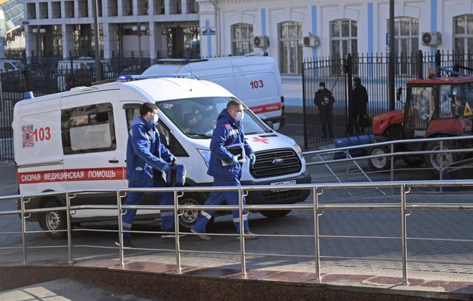 Ambulancias junto a una estación en Moscú