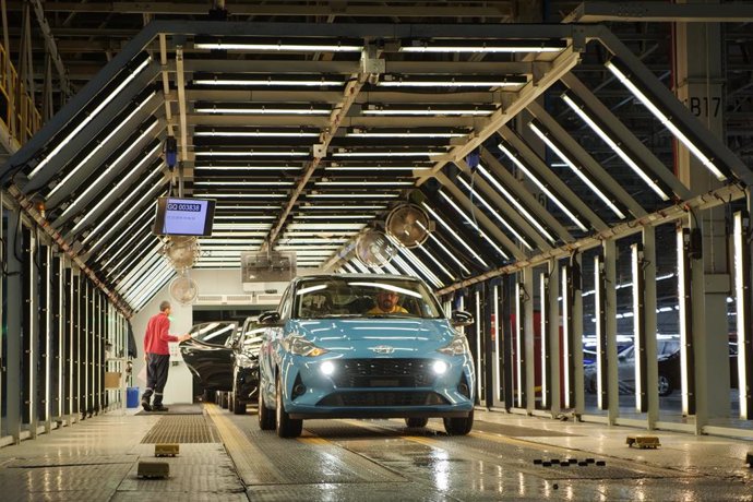 Imagen de la producción del i10 de Hyundai. Fábrica de coches. Recurso de ensamblaje de vehículos.