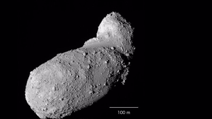 Cristales de hierro recubren el polvo del asteroide Itokawa