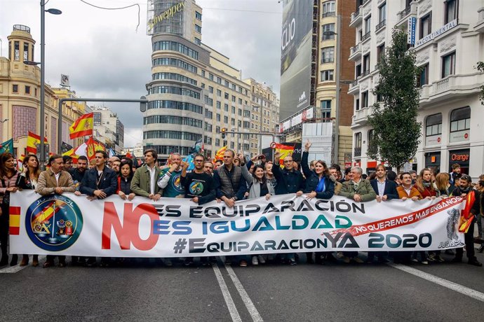 Cabecera de la manifestación convocada por Jusapol para la equiparación salarial en Madrid el 19 de octubre de 2019
