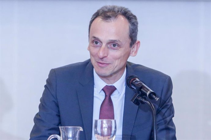 El ministro de Ciencia e Innovación, Pedro Duque, durante su intervención en la inauguración del seminario sobre Tecnologías Disruptivas, en la Residencia de Estudiantes de Madrid (España), a 17 de febrero de 2020.