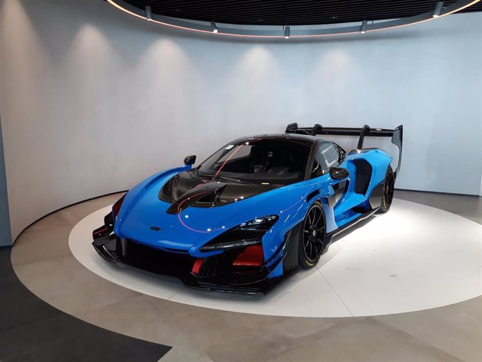 Modelo McLaren Senna GTR en el nuevo concesionario de McLaren Barcelona