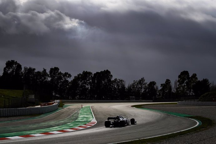 Fórmula 1.- Bottas (Mercedes) cierra los test en lo más alto con Verstappen y Ri