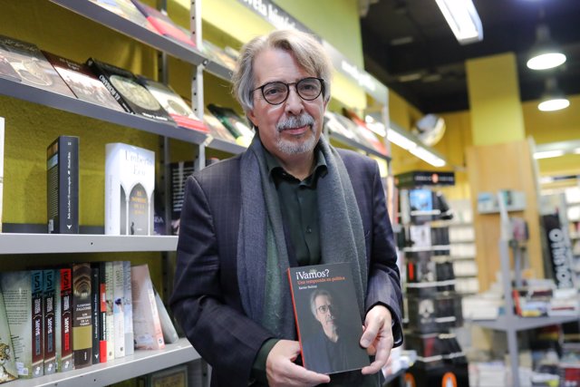 El exlíder de Ciudadanos en Baleares y uno de los fundadores del partido naranja, Xavier Pericay, presenta su libro de memorias '¡Vamos? Una temporada en política!' en la Librería Lè, en Madrid (España), a 28 de febrero de 2020.