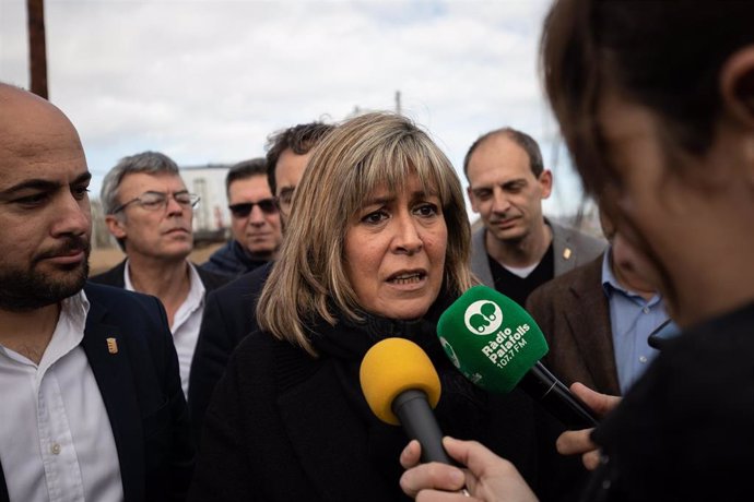 La presidenta de la Diputación de Barcelona, Núria Marín, ofrece declaraciones a la prensa durante su visita a las zonas afectadas de Malgrat de Mar tras el paso del temporal 'Gloria', en Barcelona (España), a 28 de febrero de 2020.