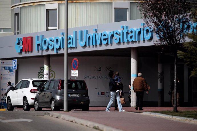 Entrada al Hospital Universitario de Torrejón, donde se encuentran ingresados los dos nuevos pacientes afectados de coronavirus en Madrid, uno de ellos en la UCI, que elevan a cuatro los infectados en la comunidad autónoma.
