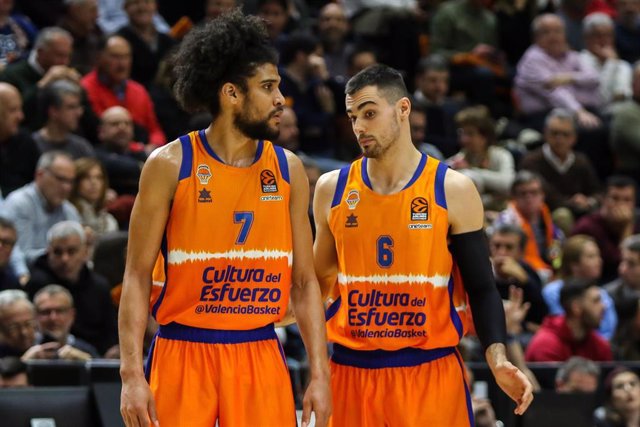 Louis Labeyrie y Alberto Abalde, en un partido del Valencia Basket.