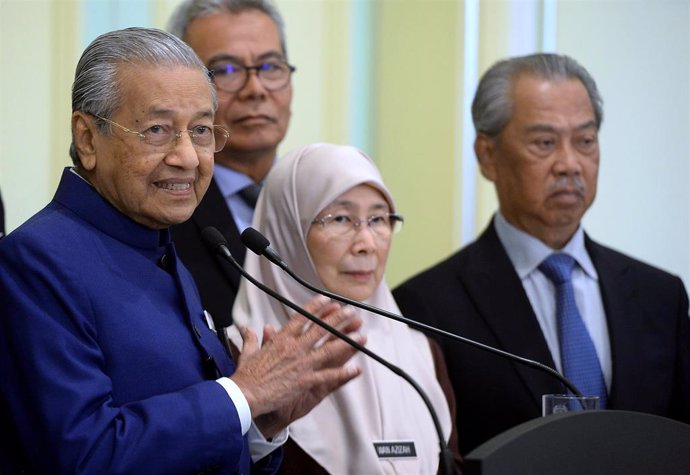 Muhyiddin Yassin (a la derecha), nuevo primer ministro designado de Malasia