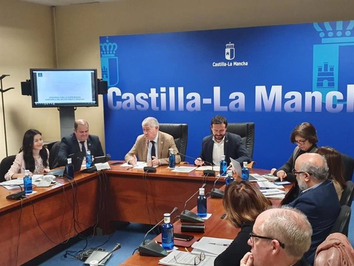Constituida la comisión que impulsará la transición energética de Castilla-La Mancha en el sector público