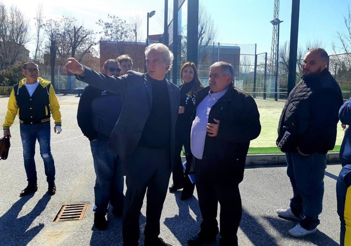 El concejal de Deportes de Granada, José Antonio Huertas, visita instalaciones deportivas de la zona norte