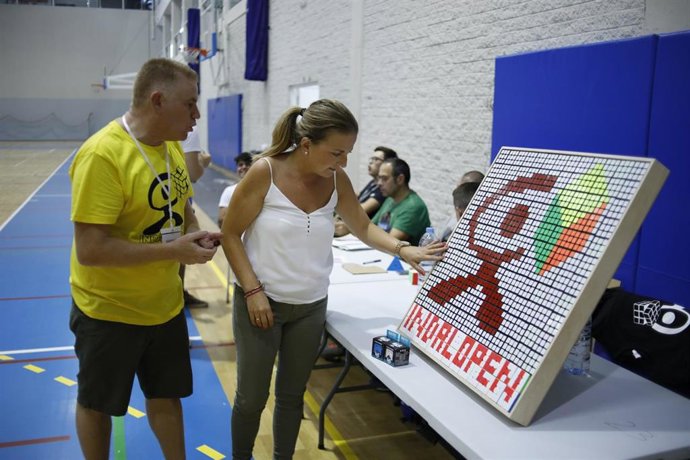 La diputada provincial de Juventud, María Luisa Cruz, en una actividad para jóvenes