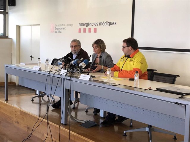 La consellera de Salud de la Generalitat, Alba Vergés; el secretario de Salud Pública, Joan Guix; y el director gerente del Sistema d'Emergències Mèdiques (SEM), Antoni Encinas