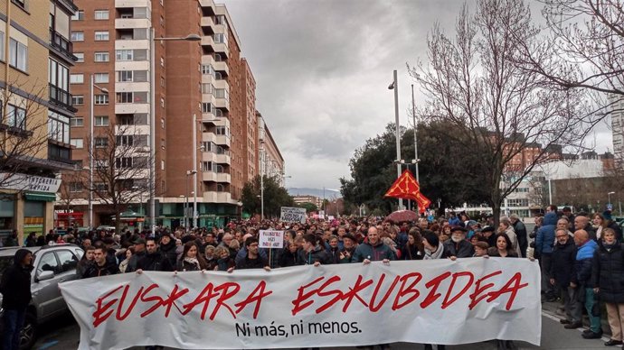 Manifestación para reclamar el derecho a estudiar en euskera en la enseñanza pública