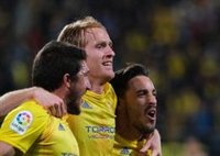 El Cádiz remonta al Almería y el Zaragoza empata en El Sardinero