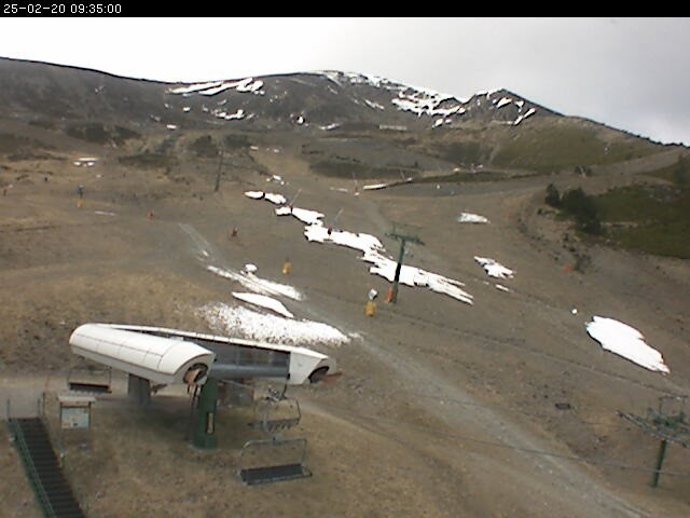 Valdezcaray, abierta un día más solo para uso turístico, presenta 8 grados y el cielo nublado.