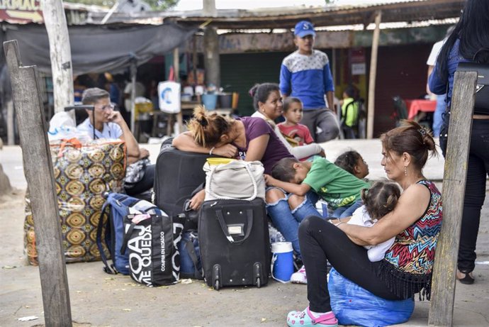 Migrantes venezolanos en el paso fronterizo de Paraguachón (Colombia)