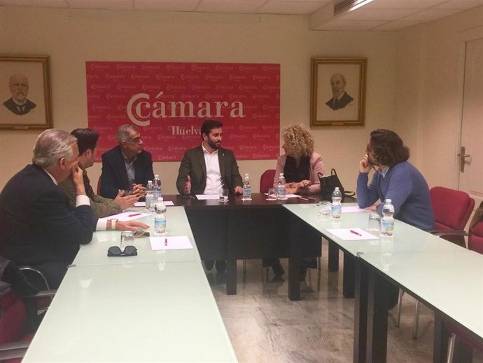 El Grupo Popular en el Ayuntamiento de Huelva ha mantenido un encuentro con el presidente de la Cámara de Comercio en la ciudad, Daniel Toscano,