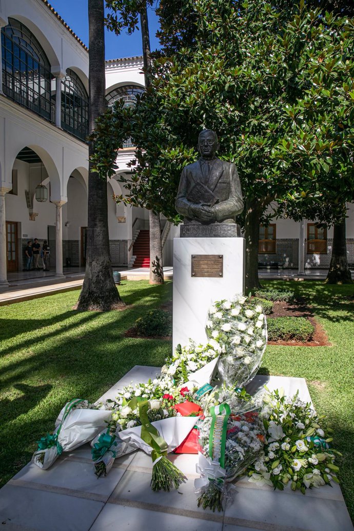 Monumento a Blas Infante en el Parlamento de Andalucía
