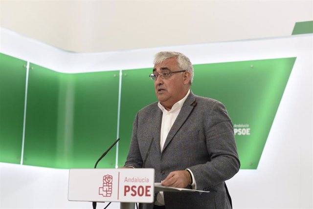 El portavoz socialista de Hacienda en el Parlamento andaluz, Antonio Ramírez de Arellano, en rueda de prensa
