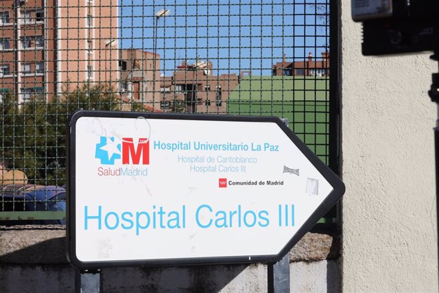 Entrada al Hospital Carlos III, donde se encuentra ingresado el primer paciente por coronavirus en Madrid, un hombre de 24 años que visitó el norte de Italia.