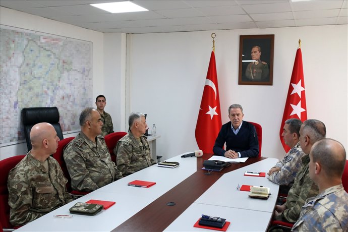 El ministro de Defensa turco, Hukusi Akar