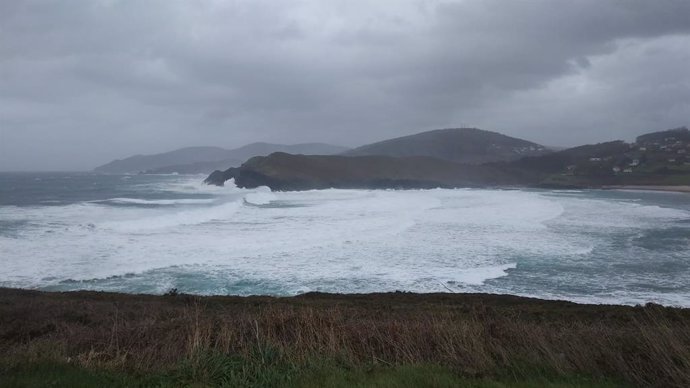 Temporal de viento y fuerte oleaje en la playa de Pantín (Valdoviño, A Coruña)