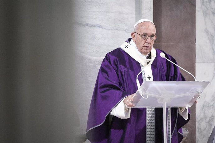 Vatican, Vatican State: Pope Francis leads the Ash Wednesday mass which opens Lent, the forty-day period of abstinence and deprivation for Christians before Holy Week and Easter, on February 26, 2020, at the Santa Sabina church in Rome. (CPP/CONTACTO)