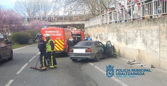 Accidente atendido por la Policía Municipal de Pamplona en la avenida de Navarra