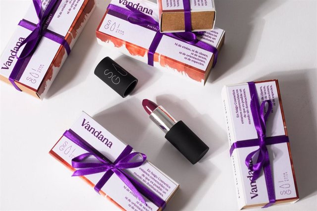 Saigu Cosmetics lanza  un pintalabios violeta por los derechos de la mujer y del planeta