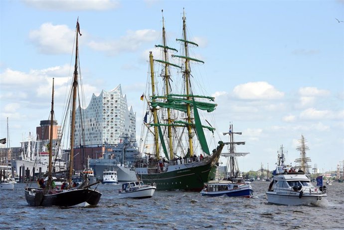 From 8th to 10th of May, visitors from around the world celebrate the 831st HAMBURG PORT ANNIVERSARY. More than 300 vessels are expected, including majestic tall ships and cruise ships, modern emergency vehicles and lovingly restored museum ships.