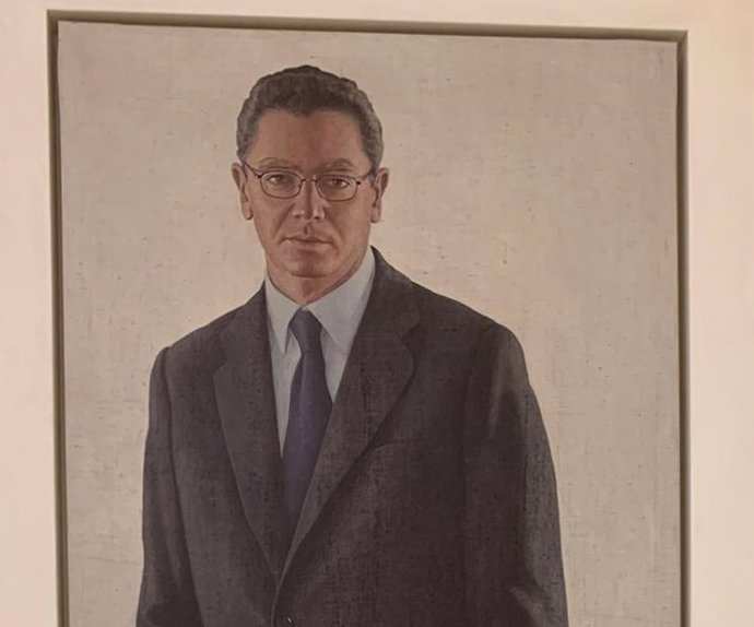 Retrasto de Alberto Ruiz Gallardón en el hall de la sala institucional en Puerta del Sol
