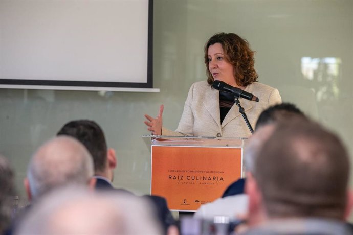 La consejera de Economía, Empresas y Empleo, Patricia Franco, inaugura la primera jornada de formación Raíz Culinaria.