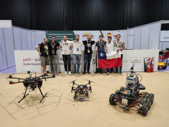 Imagen del equipo de la Universidad Pablo de Olavide que ha participado en una competición internacional en Abu Dabi.